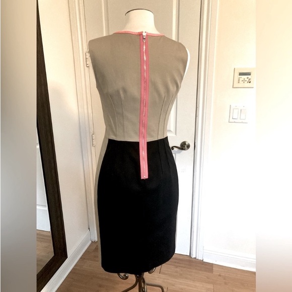 T TAHARI COLOR BLOCK SLEEVELESS SHEATH DRESS - Picture 6 of 6